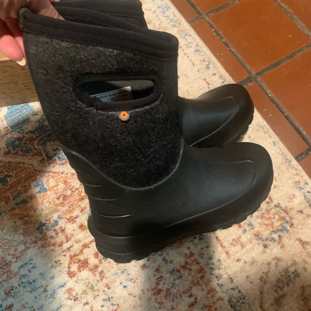 Bogs boys black winter boots